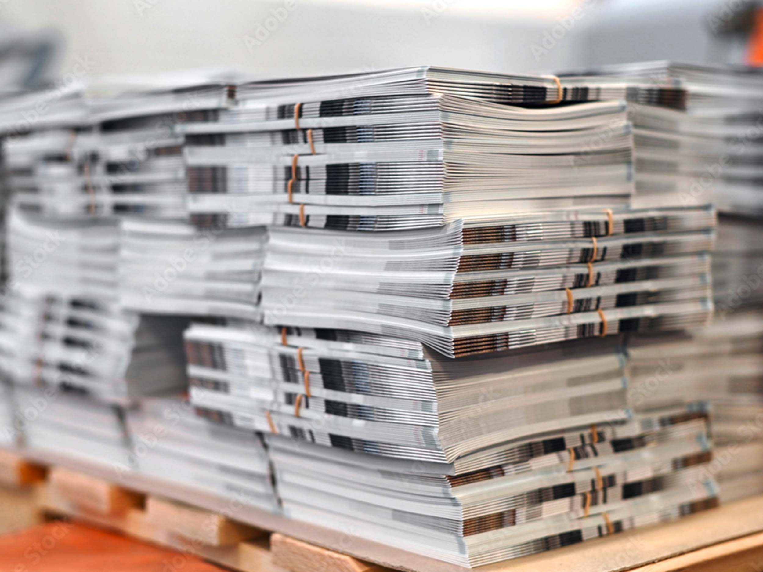 AdobeStock_519272784_Papierfertigung